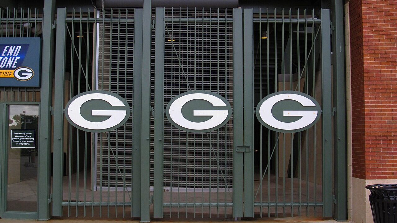 Lambeau, Wrigley and Fenway Lead Stadium Scorecard Categories